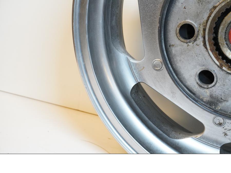 Extrabild6 på Fälg från en Kawasaki VN 1600 -2006 motorcykel.