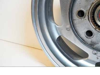 Extrabild6 på Fälg från en Kawasaki VN 1600 -2006 motorcykel.