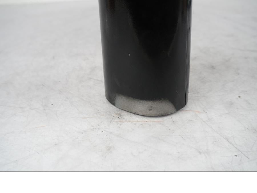 Vänster sida på Gaffelbensskydd från en H-D Touring Street Glide FLHX -2009 motorcykel.