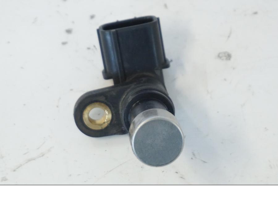 Snett nerifrån på Hastighetsgivare från en Honda SH 300 A -2011 scooter.