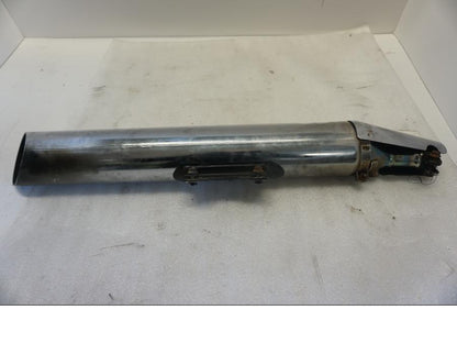 Vänster sida på Ljuddämpare från en Suzuki VL 800 -2004 motorcykel.