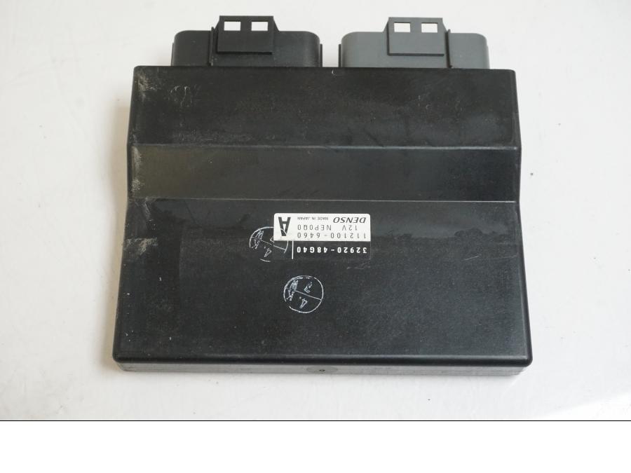 Höger sida på CDI / ECU från en Suzuki VZR 1800 -2009 motorcykel.