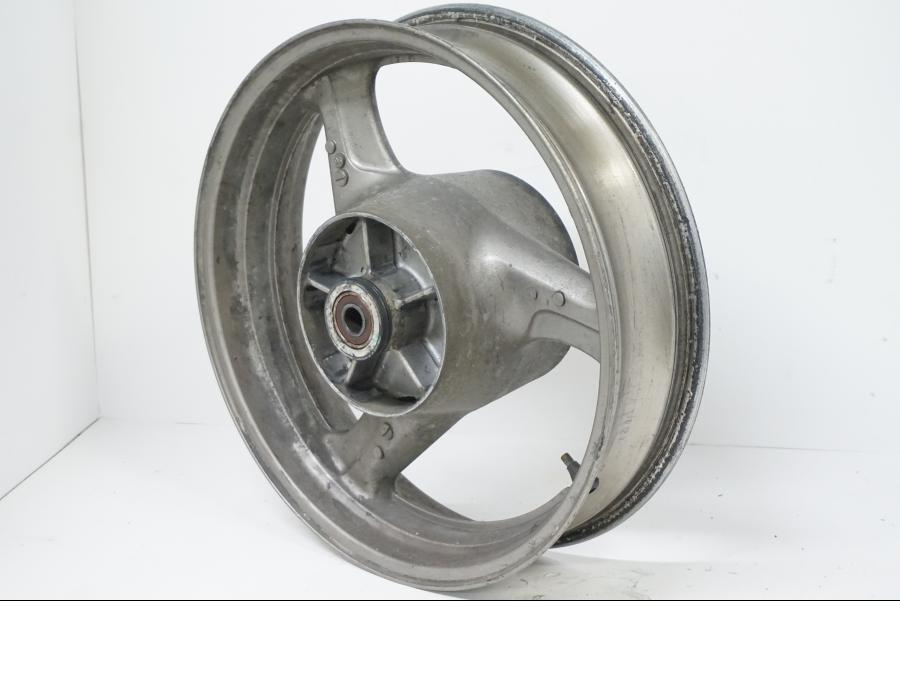 Baksidan på Fälg från en Honda XL 1000 V -1999 motorcykel.