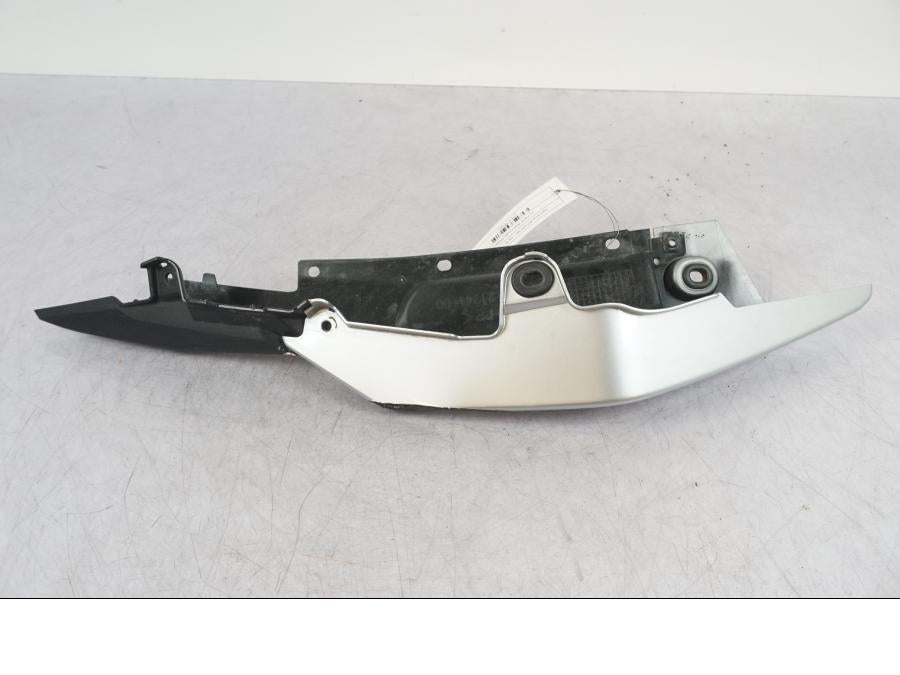 Snett nerifrån på Bakvinge från en Yamaha MT-09 SP -2018 motorcykel.