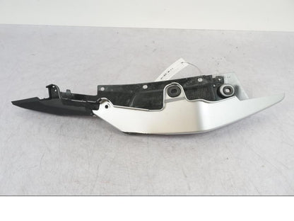 Snett nerifrån på Bakvinge från en Yamaha MT-09 SP -2018 motorcykel.