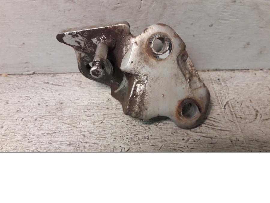 Baksidan på Fotpinnefäste från en Honda XL 600 V -1994 motorcykel.