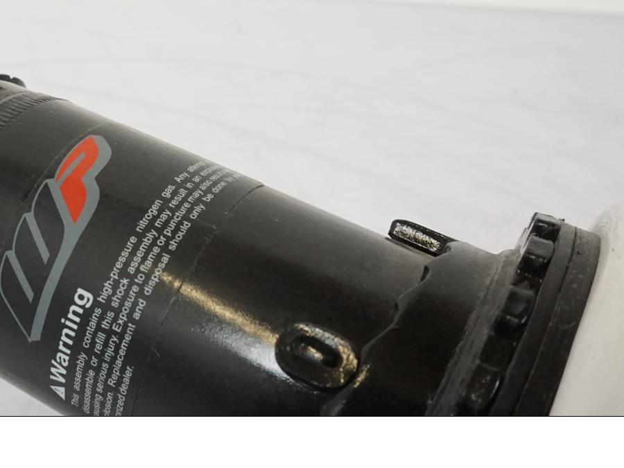 Höger sida på Stötdämpare från en KTM 790 Duke -2019 motorcykel.