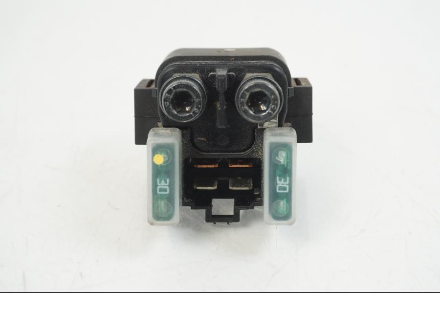 Baksidan på Startrelä från en Kawasaki ER-6F -2016 motorcykel.