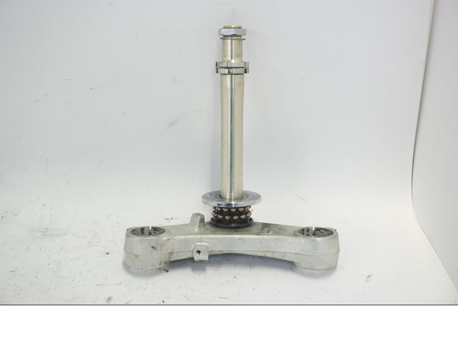 Framsidan på Gaffelkrona från en Suzuki DL 1000 -2003 motorcykel.