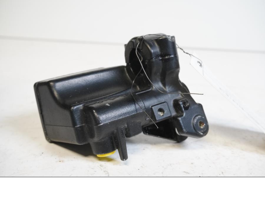 Höger sida på Bromshuvudcylinder från en Kawasaki ER-6N -2006 motorcykel.