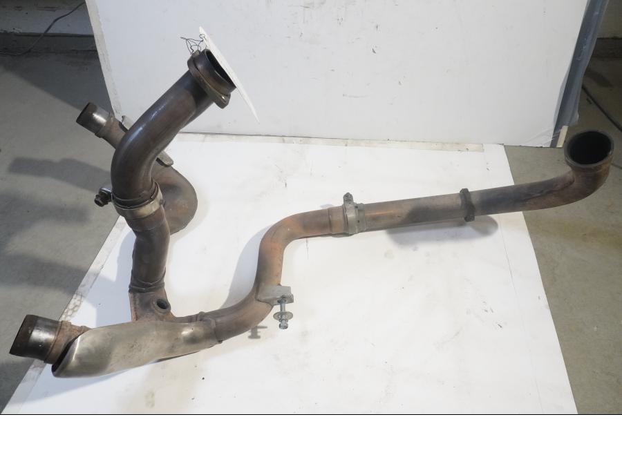 Framsidan på Grenrör från en Suzuki DL 1000 -2006 motorcykel.