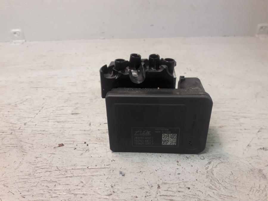 Baksidan på ABS Modulator från en Triumph Speed Twin -2019 motorcykel.