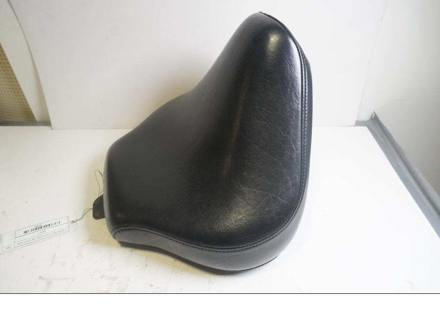 Baksidan på Sadel från en Yamaha XVS 1100 -1999 motorcykel.