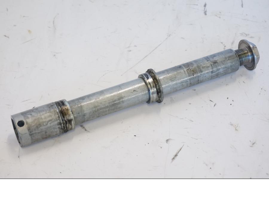 Framsidan på Axel från en Honda CBR 900 RR -2001 motorcykel.