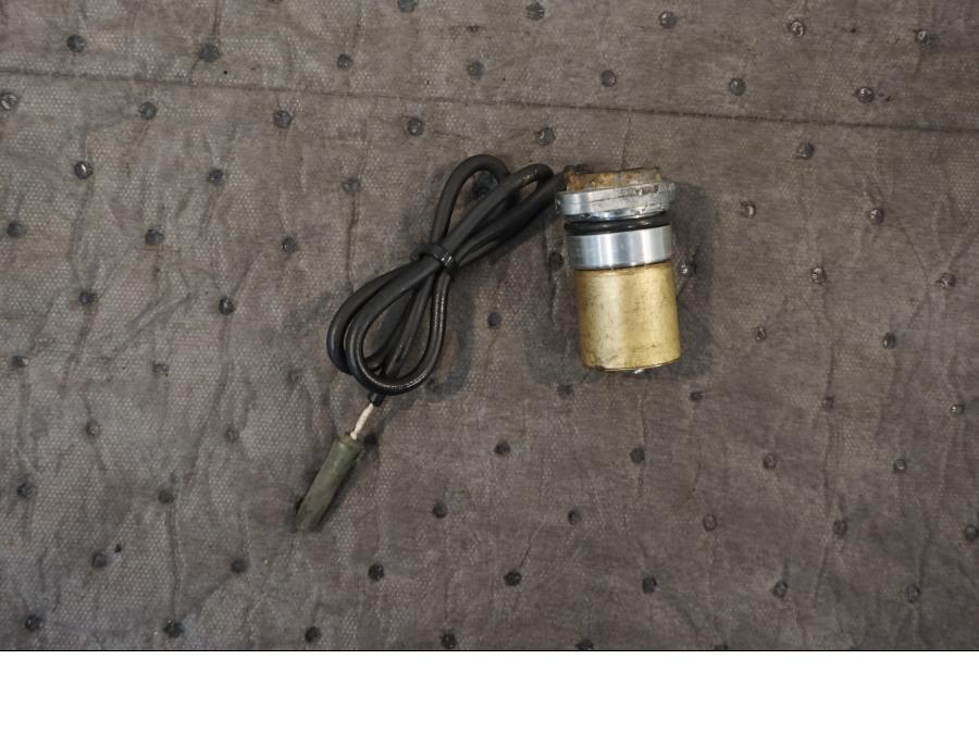 Framsidan på Oljenivågivare från en Yamaha XV 1100 -1993 motorcykel.