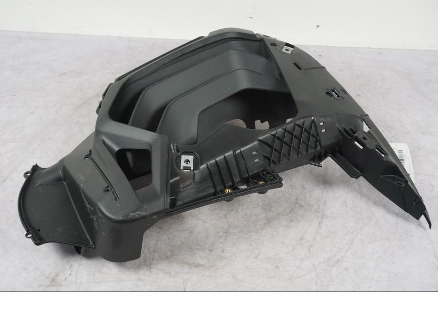 Baksidan på Sidkåpa innerplast från en Ducati Multistrada V4 -2024 motorcykel.