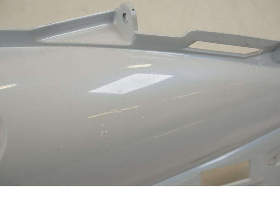 Vänster sida på Luftintag från en Suzuki GSX 1300 R -2017 motorcykel.