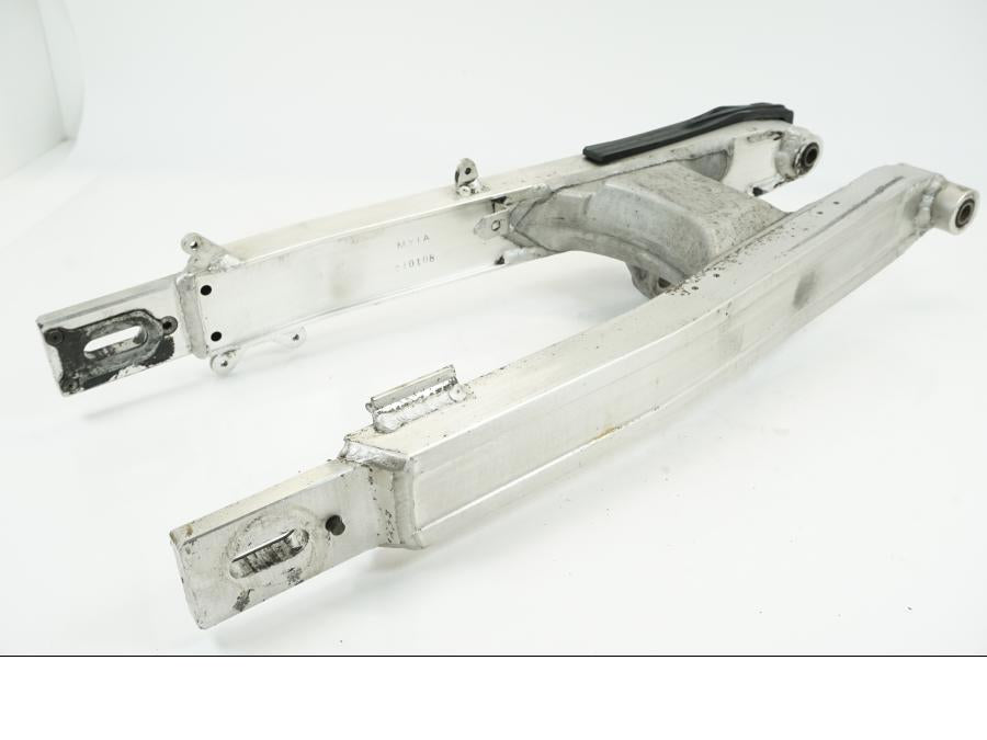 Vänster sida på Sving från en Honda XRV 750 -2001 motorcykel.