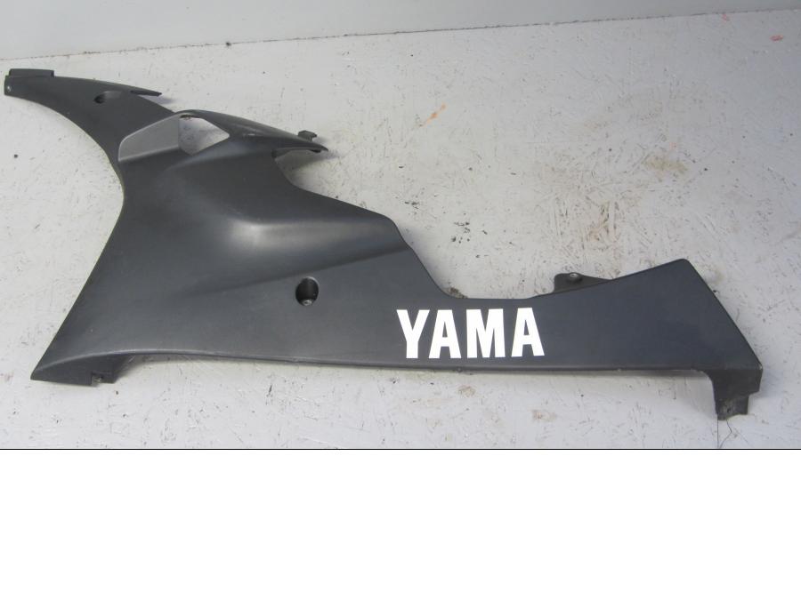 Framsidan på Magkåpa från en Yamaha YZF R6 -2006 motorcykel.