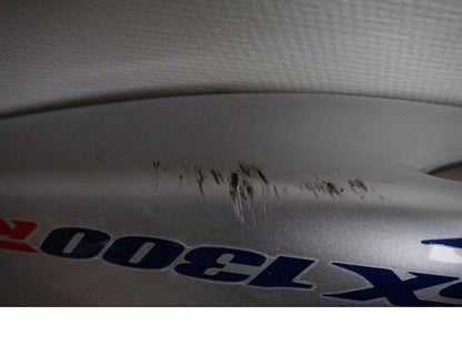 Höger sida på Bakvinge från en Suzuki GSX 1300 R -2003 motorcykel.