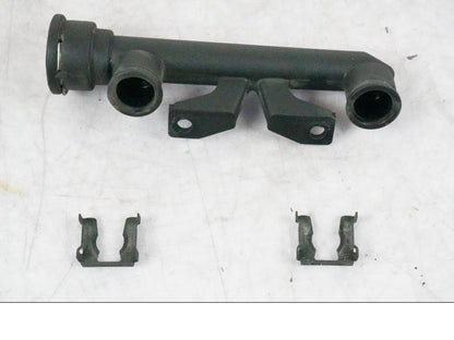 Baksidan på Fuel Rail från en BMW K 1200 S -2005 motorcykel.