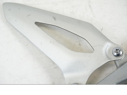 Höger sida på Fotpinnefäste från en Triumph Speed Triple -2021 motorcykel.