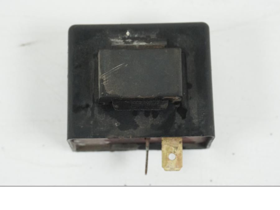 Höger sida på Blinkersrelä från en Suzuki GS 1000 -1978 motorcykel.