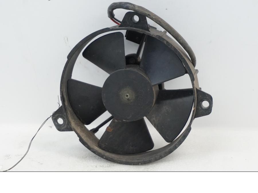 Framsidan på Vattenkylfläkt från en Aprilia RSV 1000 -2010 motorcykel.