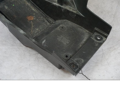 Baksidan på Batterihållare från en Kawasaki ZX-6R -2006 motorcykel.