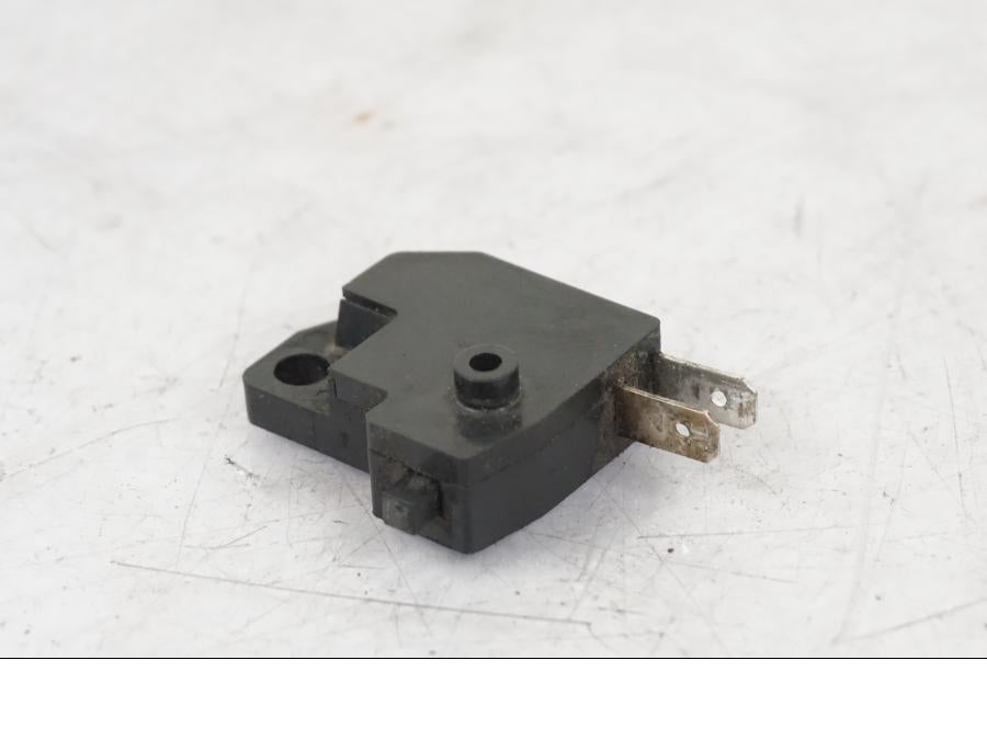 Höger sida på Bromsljuskontakt från en Suzuki VL 800 -2002 motorcykel.