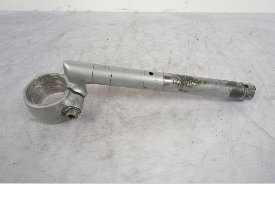 Framsidan på Styre från en Honda VTR 1000 F -1997 motorcykel.