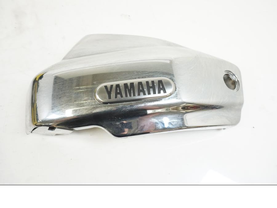 Framsidan på Motorkåpa från en Yamaha XVS 1100 -2004 motorcykel.