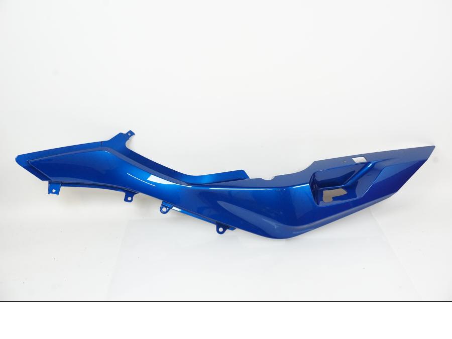 Framsidan på Bakvinge från en BMW R 1250 RT -2023 motorcykel.