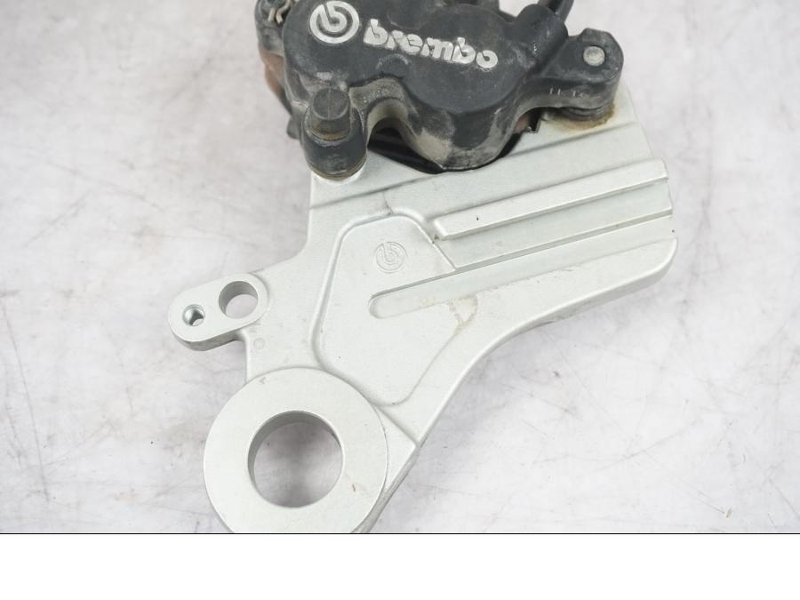 Höger sida på Bromsok från en KTM 1290 Super Adventure S -2022 motorcykel.