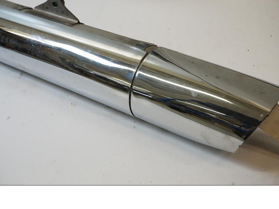 Höger sida på Ljuddämpare från en Honda GL 1800 -2004 motorcykel.