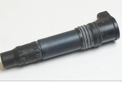 Höger sida på Tändspole från en KTM 1190 Adventure -2015 motorcykel.