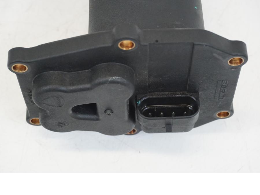 Extrabild5 på Bensinpump insprut från en Ducati Streetfighter V4 -2020 motorcykel.