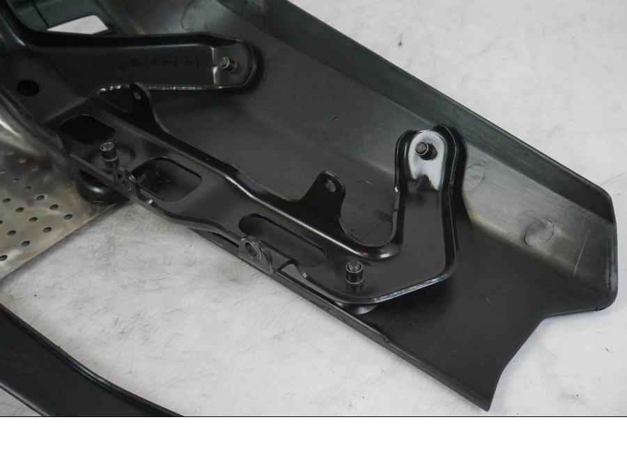 Baksidan på Hasplåt från en KTM 390 Adventure -2023 motorcykel.