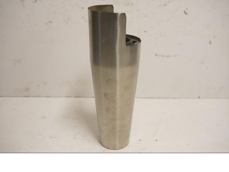 Baksidan på Gaffeldekorrör från en Yamaha XVS 1300 -2008 motorcykel.