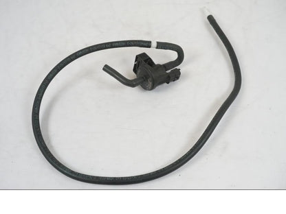 Framsidan på Fuel Evap System från en KTM 1290 Super Duke R -2018 motorcykel.