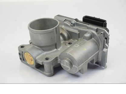 Höger sida på Spjällhus från en Triumph Trident -2021 motorcykel.