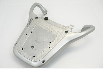 Vänster sida på Pakethållare från en Aprilia Pegaso 650 -1997 motorcykel.