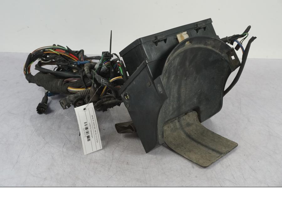 Baksidan på Kabelstam från en BMW R 1100 GS -1998 motorcykel.