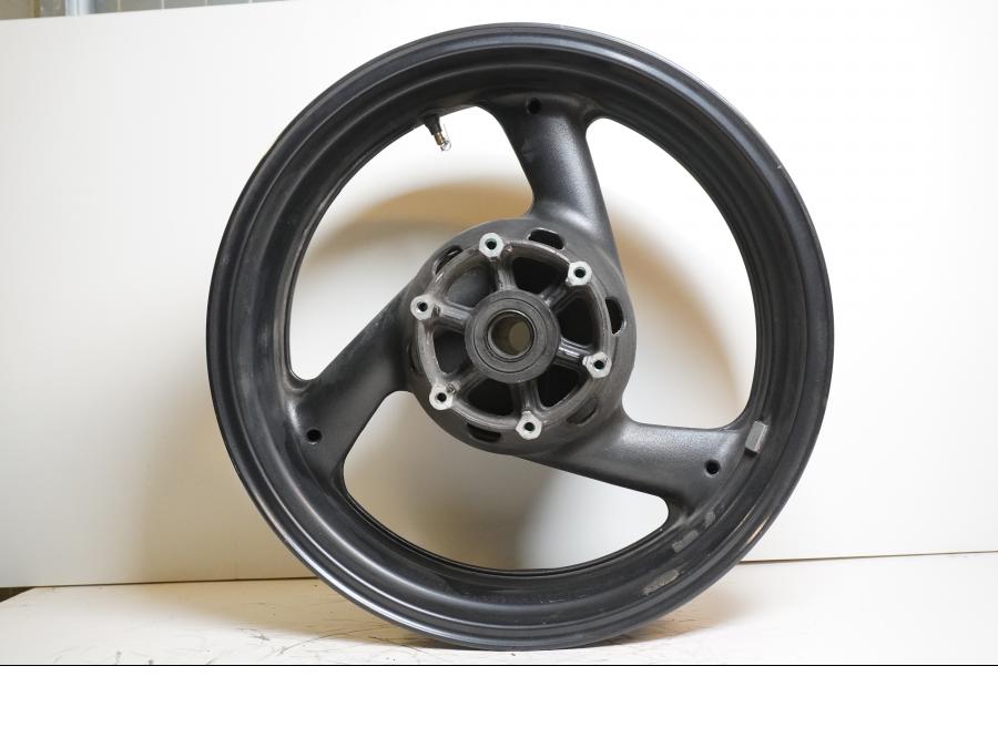 Framsidan på Fälg från en Yamaha YZF 1000 R -1997 motorcykel.