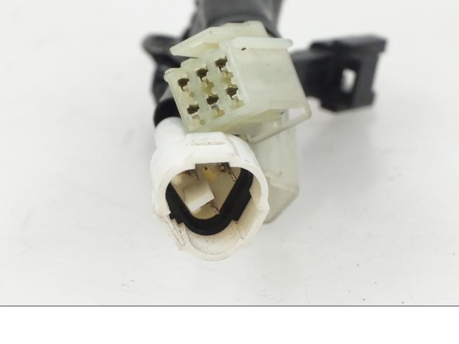 Snett nerifrån på Kablage från en Suzuki GSX-R 750 -2009 motorcykel.