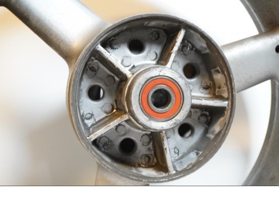 Extrabild1 på Fälg från en Triumph TT 600 -2001 motorcykel.