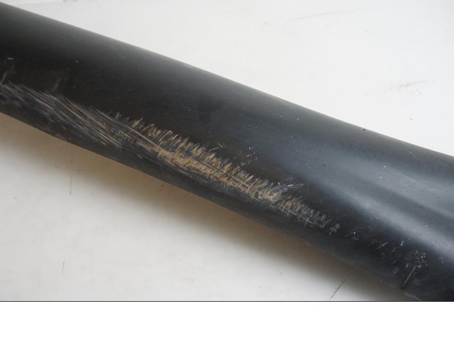 Höger sida på Värmeskydd från en Indian Chieftain Dark Horse -2019 motorcykel.