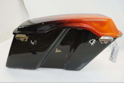 Höger sida på Sidoväska från en H-D Touring Road King Custom FLHRSI -2004 motorcykel.