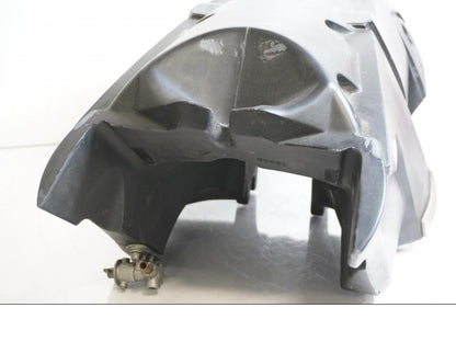 Snett uppifrån på Bensintank från en KTM 640 Duke -2001 motorcykel.