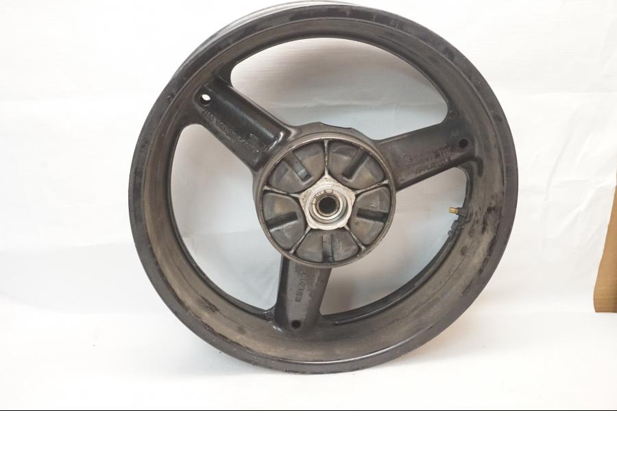 Framsidan på Fälg från en Suzuki SV 650 -2006 motorcykel.